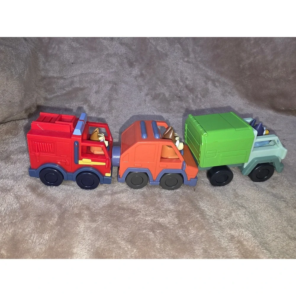Bluey and Friends Toy Vehicle Lot Fire Truck Garbage Truck Bingo Chilli 3pc Set